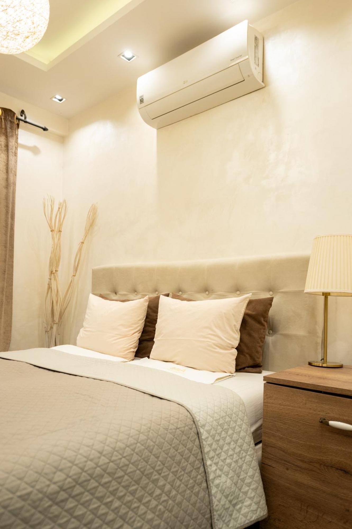 Central Business Apartments Jacuzzi Belgrado Esterno foto