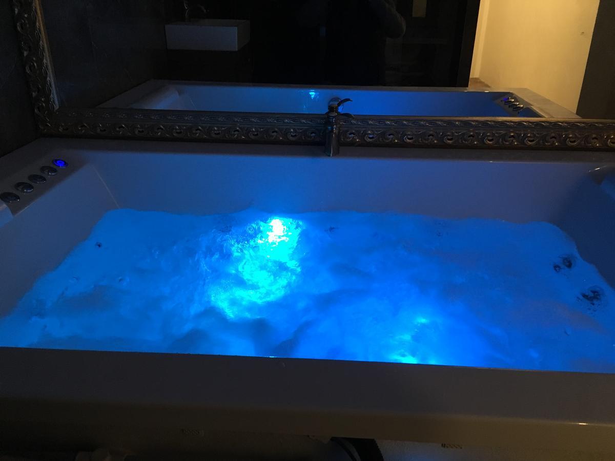 Central Business Apartments Jacuzzi Belgrado Esterno foto