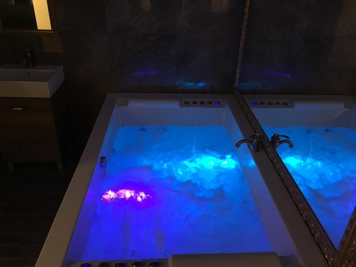 Central Business Apartments Jacuzzi Belgrado Esterno foto