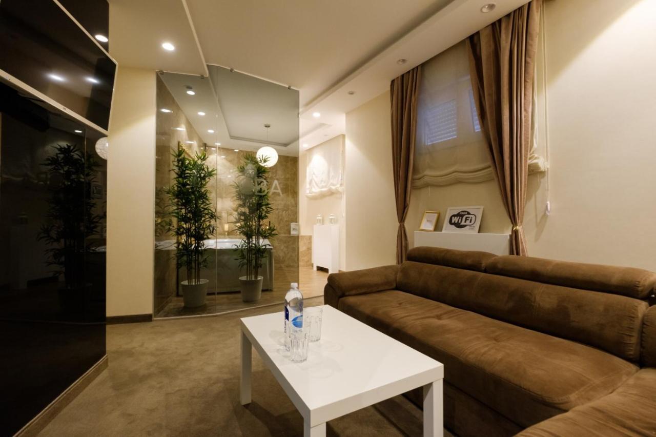 Central Business Apartments Jacuzzi Belgrado Esterno foto