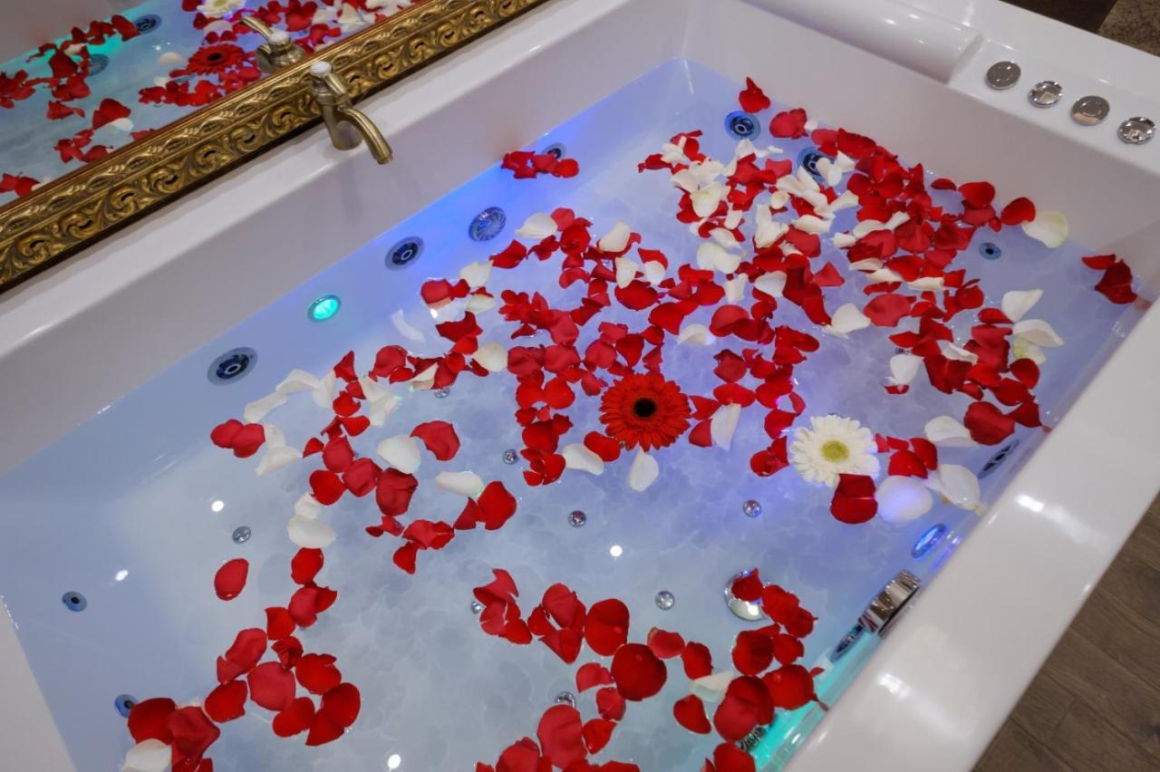 Central Business Apartments Jacuzzi Belgrado Esterno foto
